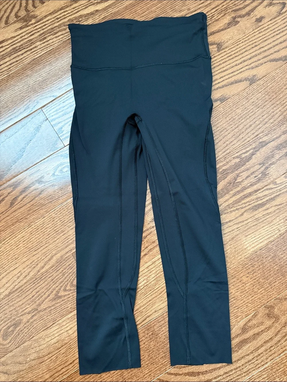 lululemon athletica women’s crop 21” Black Leggings size 4